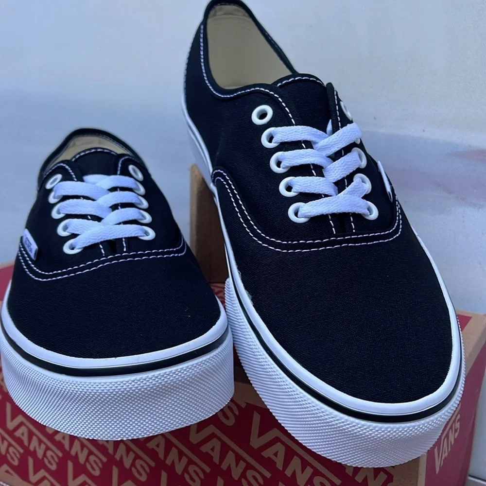 Vans Men’s Authentic Black
VN000EE3BLK
Sneakers - Picture 9 of 16